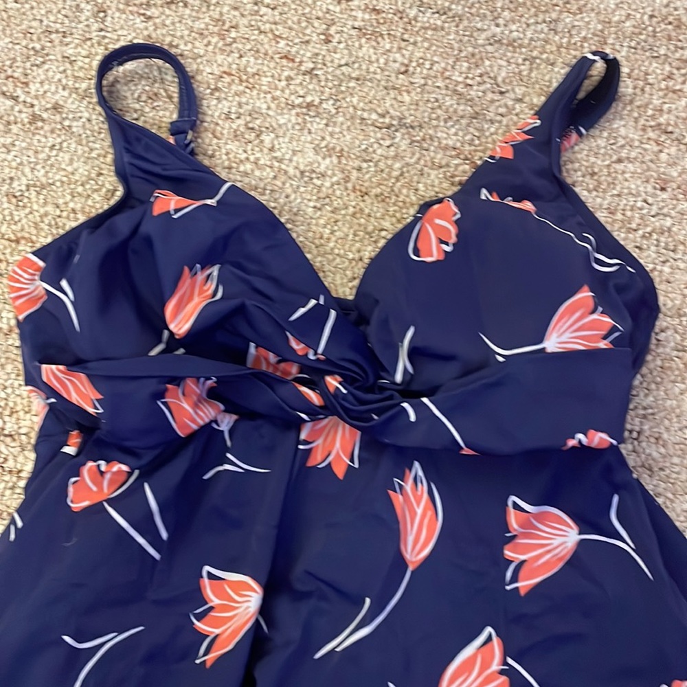 One piece swimsuit with skirt in navy with peach tulips - Picture 2 of 3